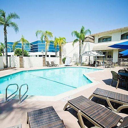 Hotel D'Lins Ontario Airport Exterior foto